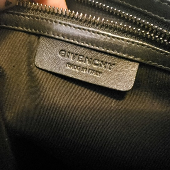 Rare Givenchy Antigona (Medium) with gold accents - Picture 4 of 8